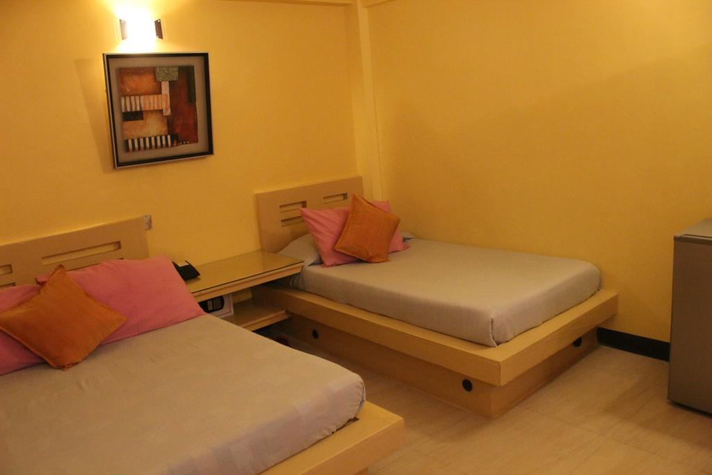 Franchise One Hotel Makati City Zewnętrze zdjęcie