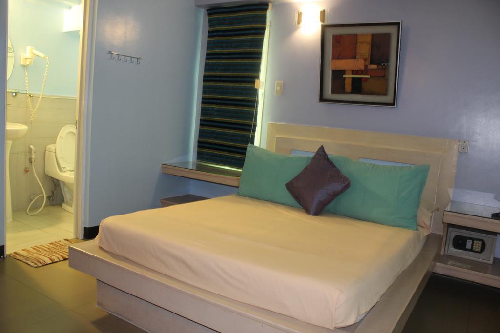 Franchise One Hotel Makati City Zewnętrze zdjęcie